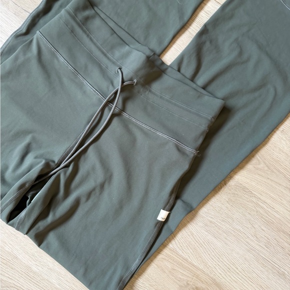 NWOT vuori daily wide leg leggings - Picture 2 of 4